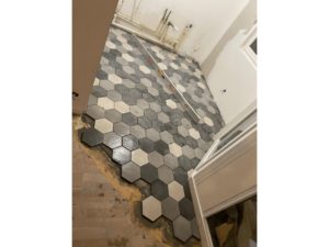 Halluin pose chauffe-eau électrique, carrelage, parquet et verrière — photo 3