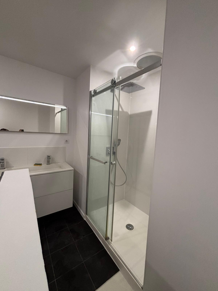 Rénover sa salle de bain à Lille : détails des étapes essentielles, des matériaux durables et des erreurs courantes à éviter pour garantir un résultat pérenne.